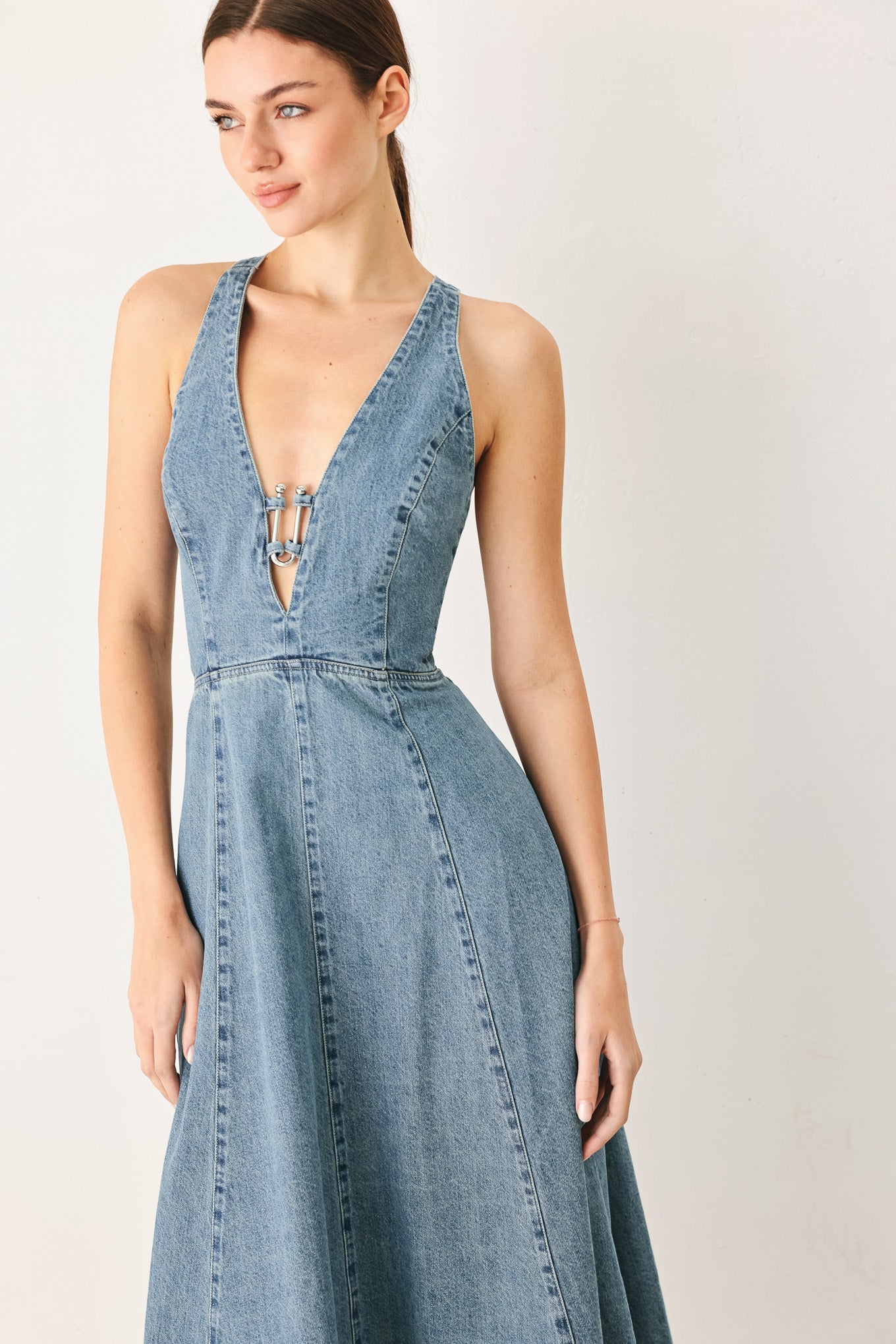 SUNDAY MUSE V-NECK LIGHT DENIM MIDI DRESS