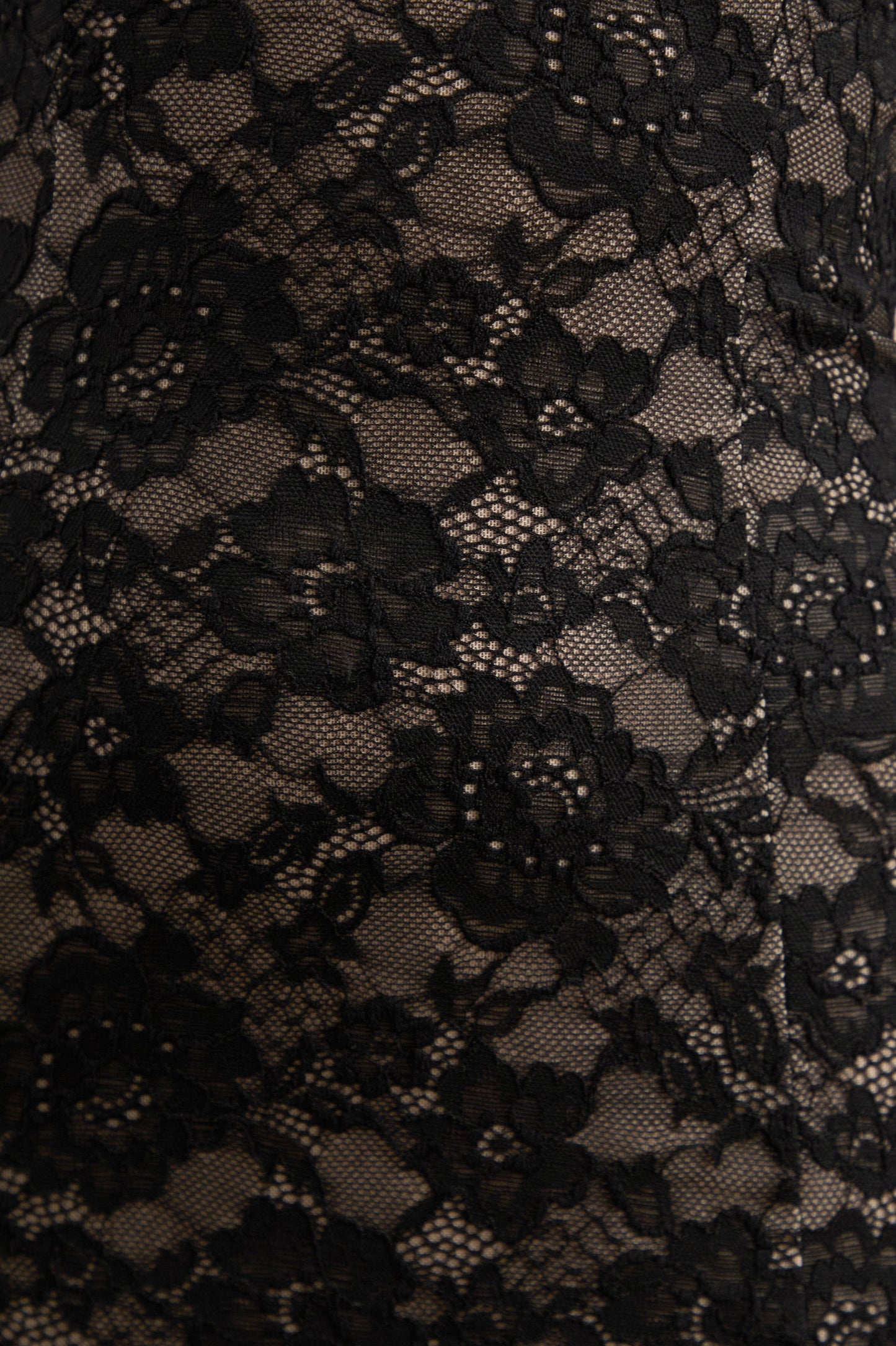 Mirellia | Black Lace Sweetheart-Neck Maxi Dress