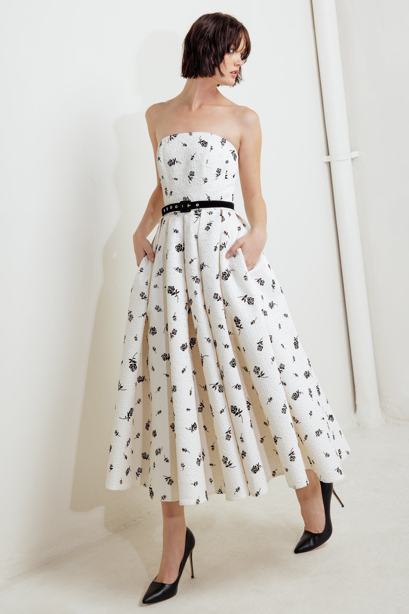 BLACK ROSE STRAPLESS MIDI DRESS