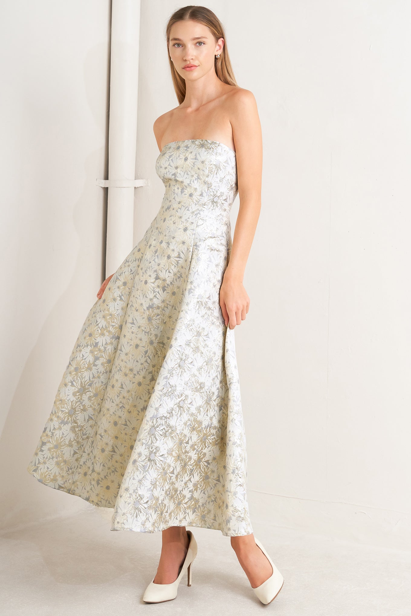 WHITE & GOLD JACQUARD STRAPLESS MIDI DRESS