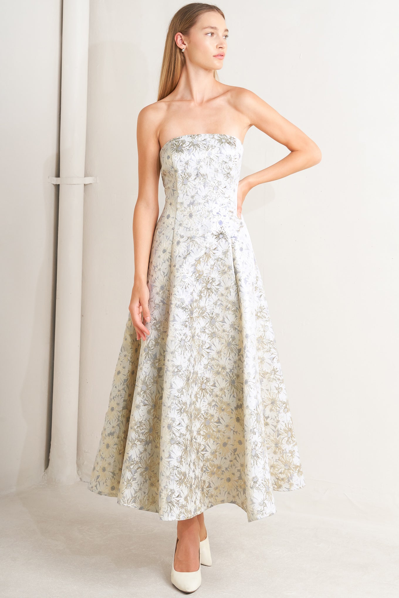 WHITE & GOLD JACQUARD STRAPLESS MIDI DRESS