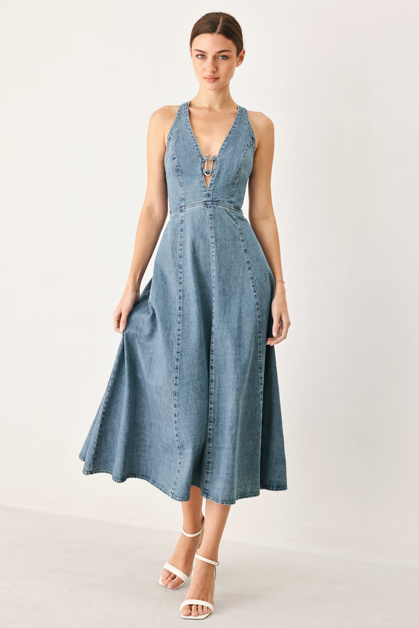 SUNDAY MUSE V-NECK LIGHT DENIM MIDI DRESS