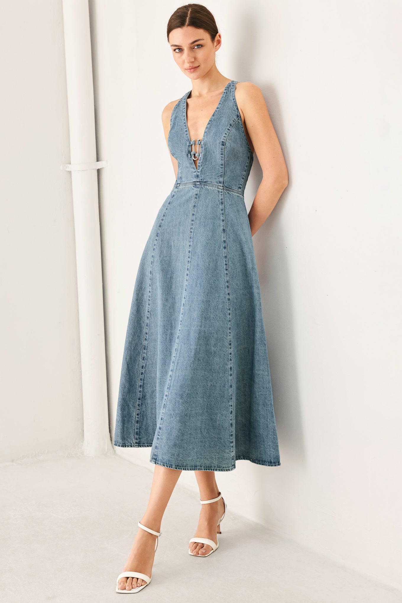 SUNDAY MUSE V-NECK LIGHT DENIM MIDI DRESS