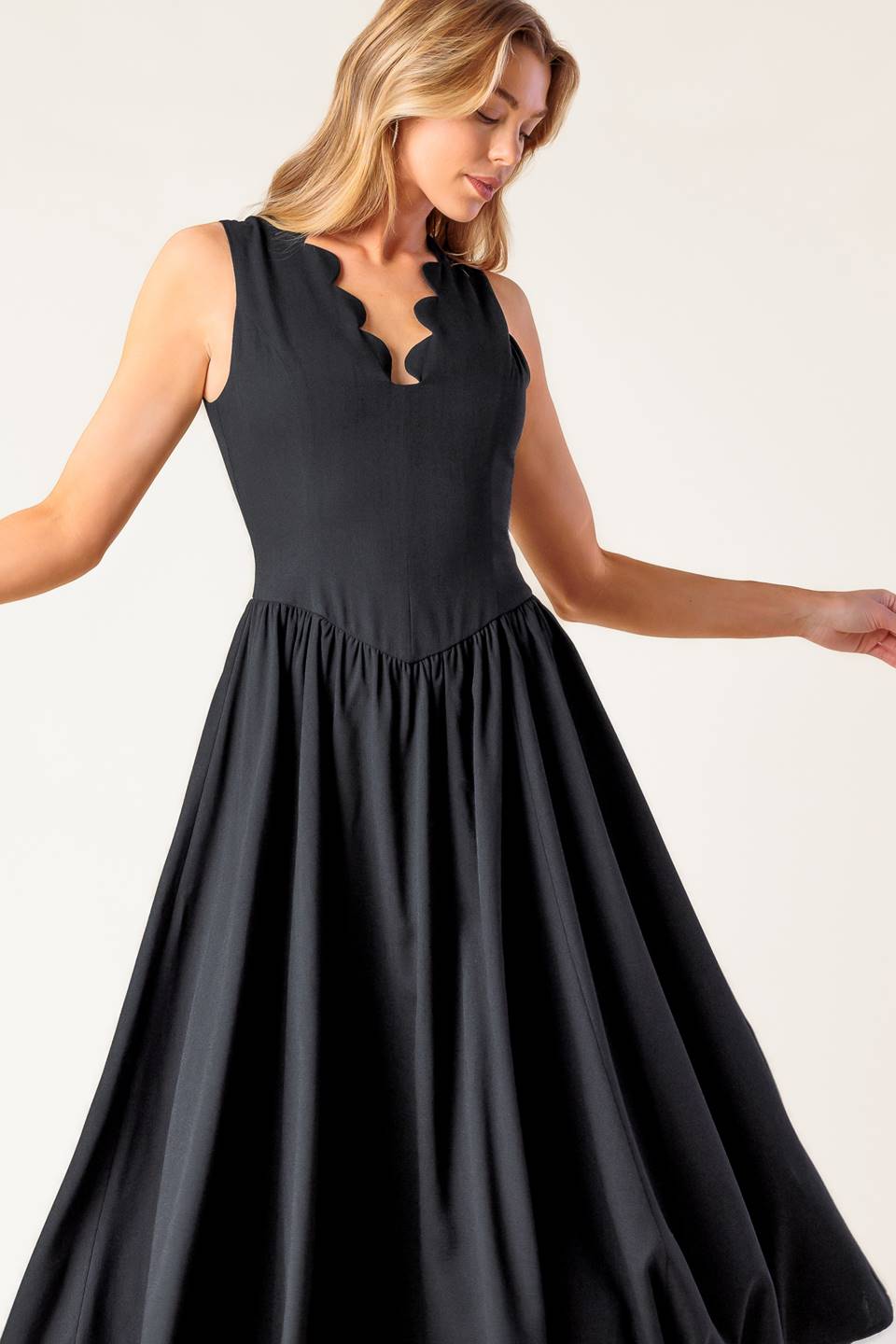 FOR THE RECORD SCALLOP-V MIDI DRESS BLACK