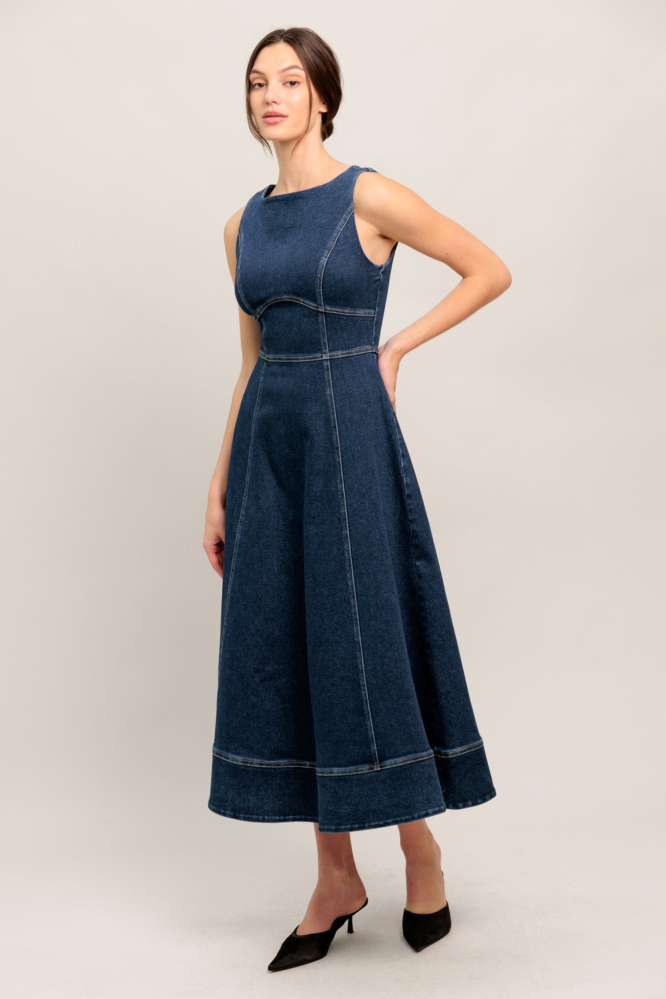 SIMPLE STATEMENT SLEEVELESS DENIM MIDI DRESS