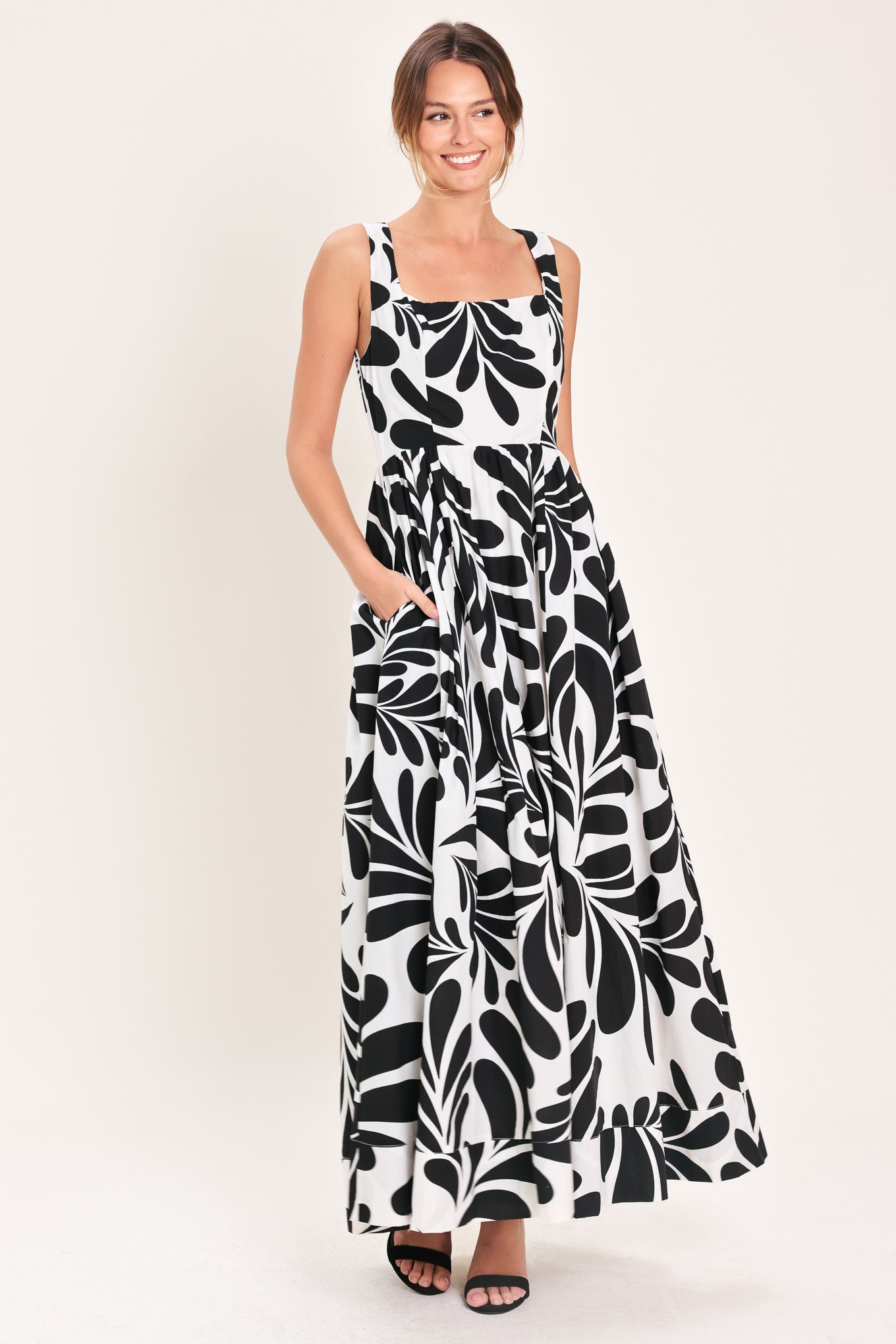 MONO BLOOM MAXI DRESS WITH KEYHOLE BACK