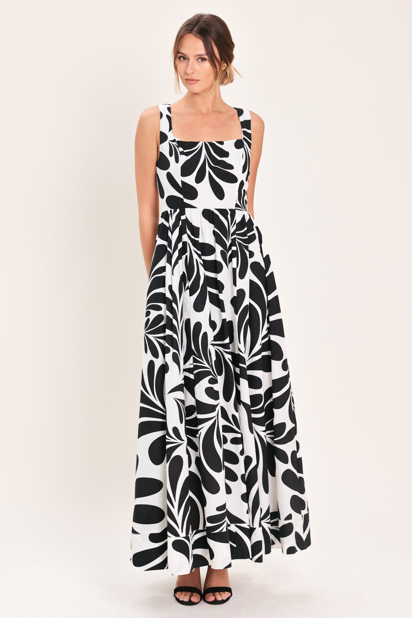 MONO BLOOM MAXI DRESS WITH KEYHOLE BACK
