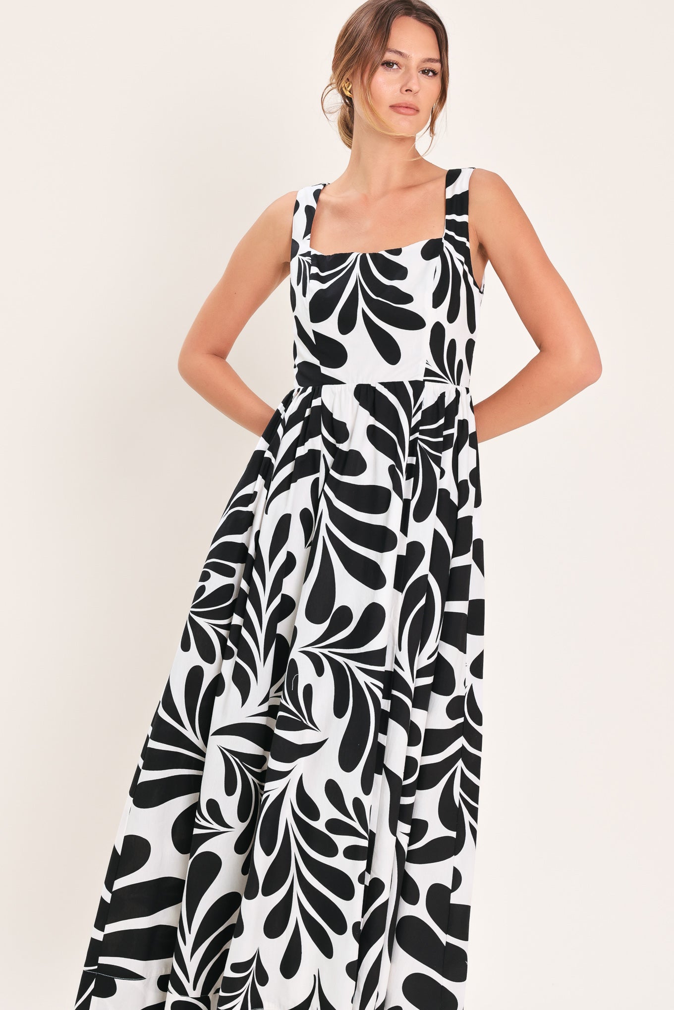 MONO BLOOM MAXI DRESS WITH KEYHOLE BACK