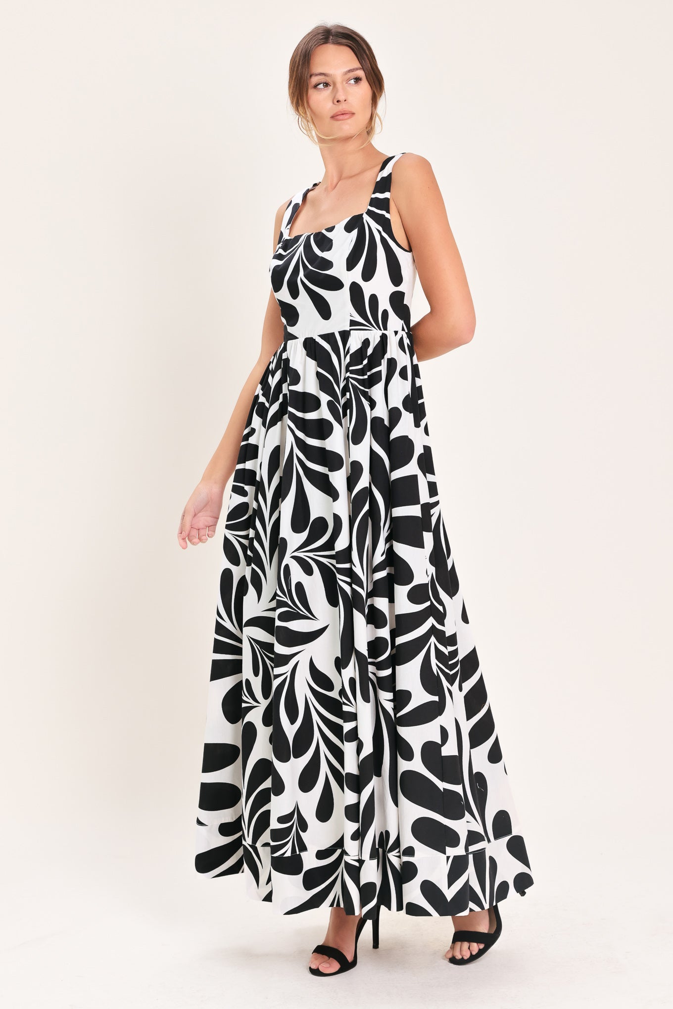 MONO BLOOM MAXI DRESS WITH KEYHOLE BACK