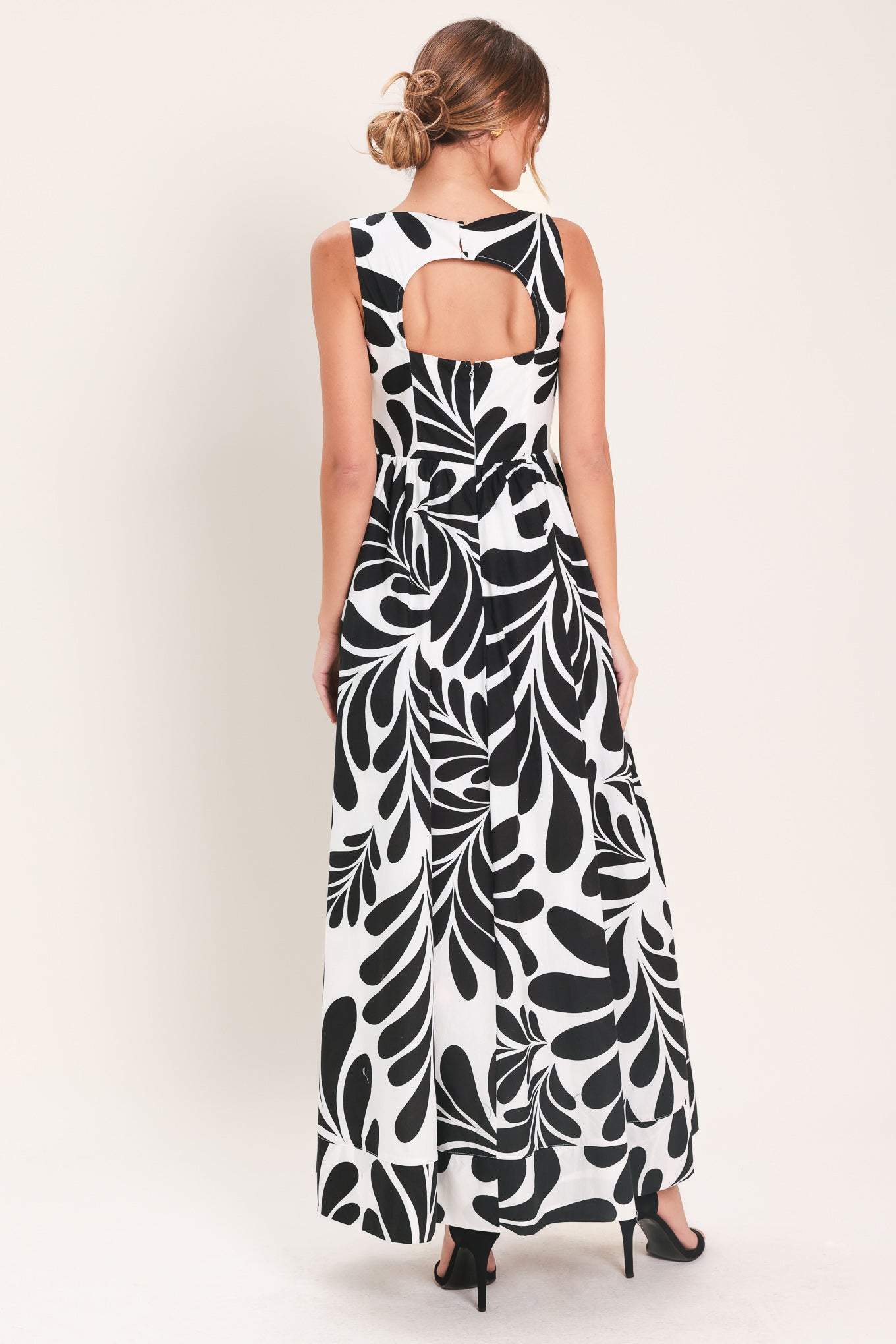 MONO BLOOM MAXI DRESS WITH KEYHOLE BACK